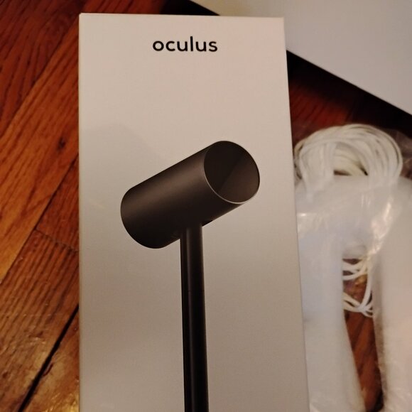 Oculus Rift CV1 PC VR Gaming Headset with 3rd Sensor and Accessories - Picture 16 of 16